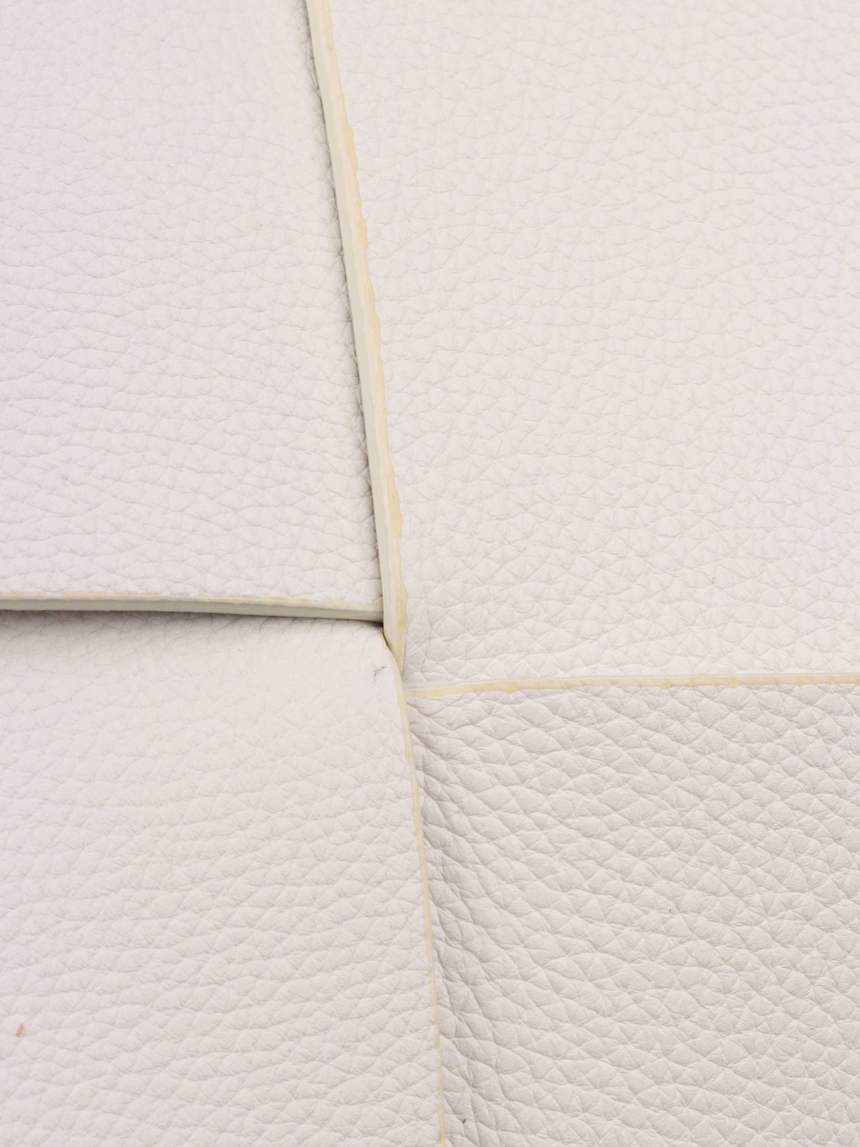 Bottega Veneta White Arco Large Leather Tote Bag.