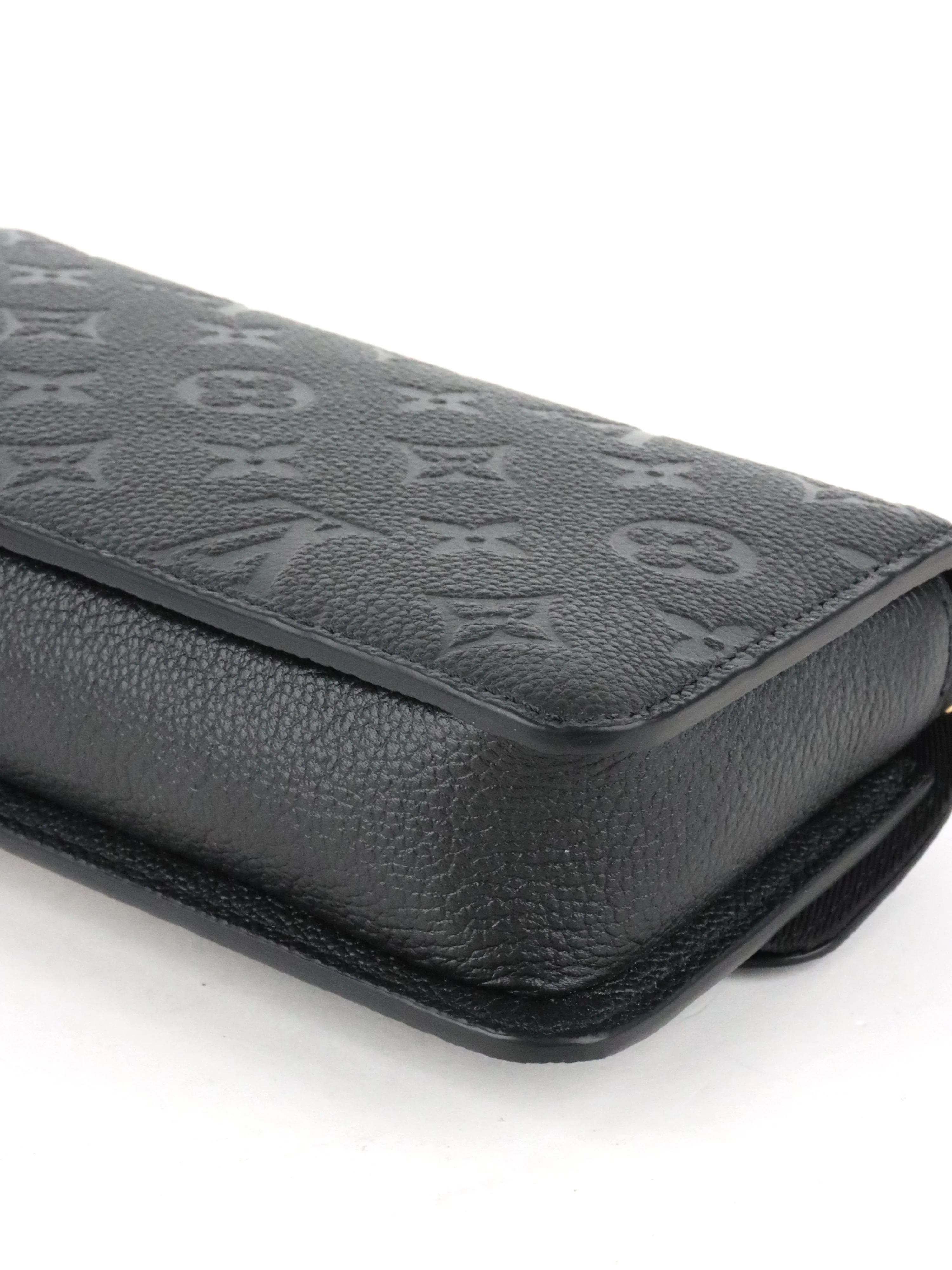 Louis Vuitton Black Métis Wallet On Chain