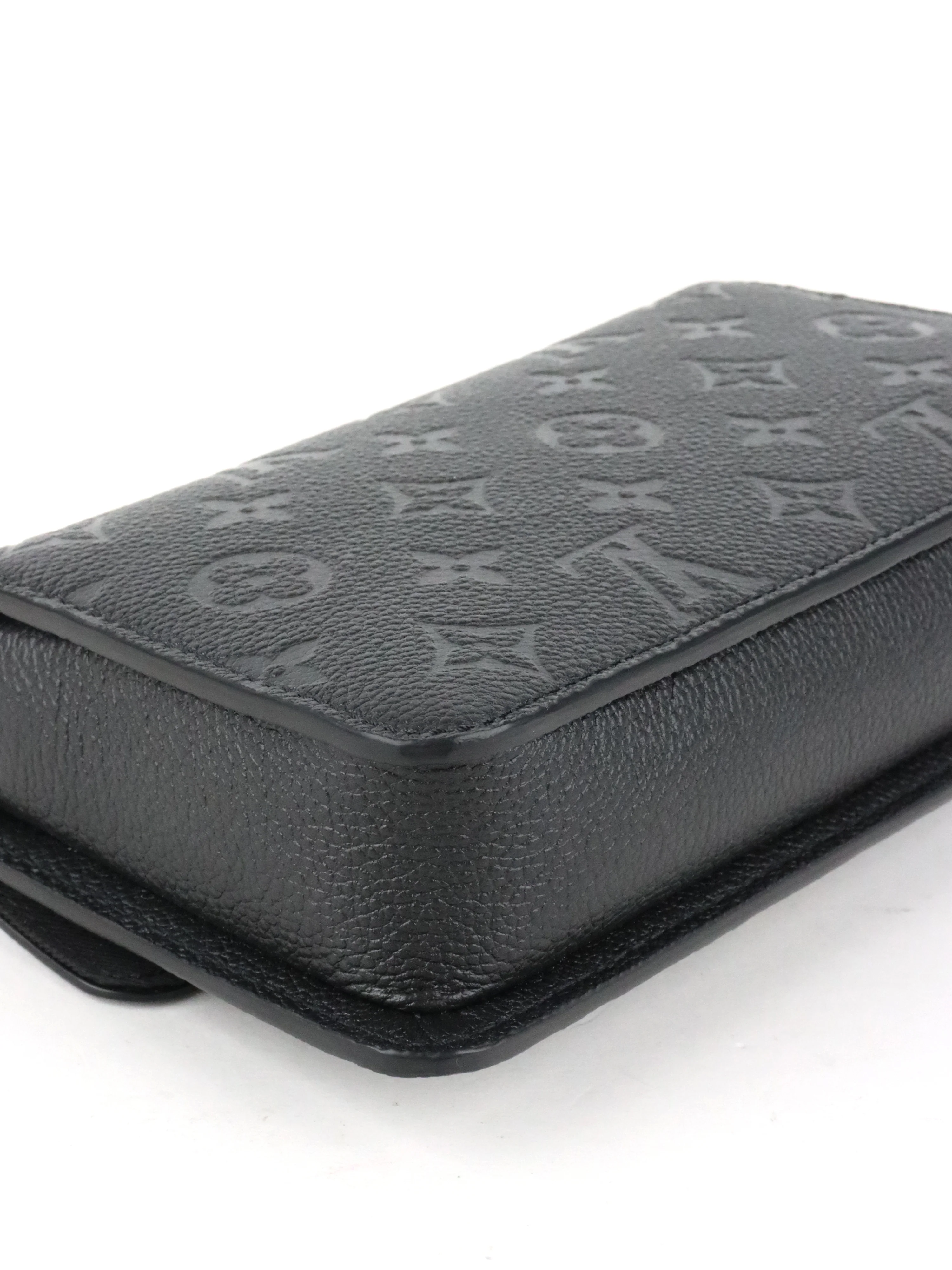 Louis Vuitton Black Métis Wallet On Chain