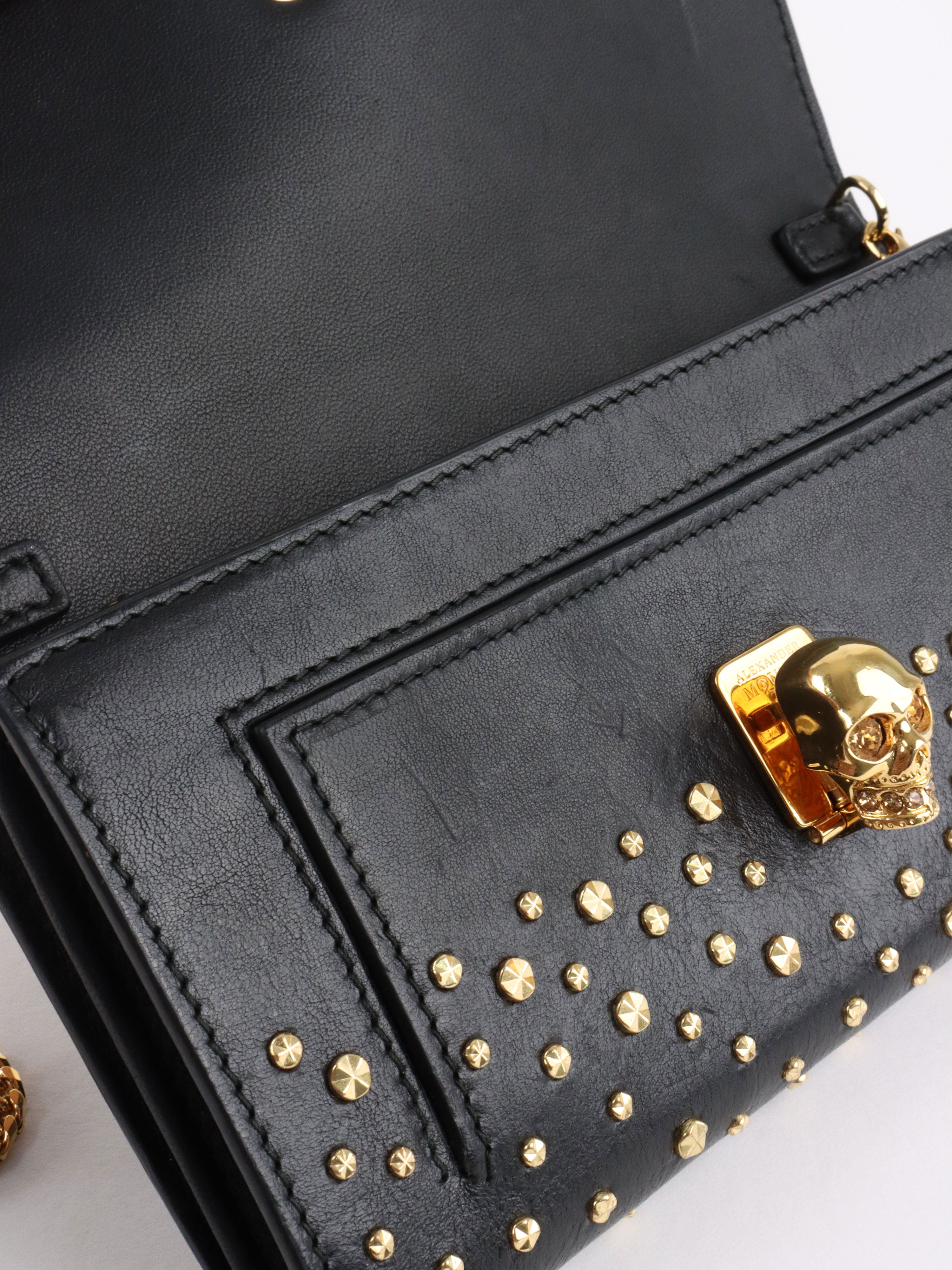 Alexander McQueen Studs  Skull Chain Clutch