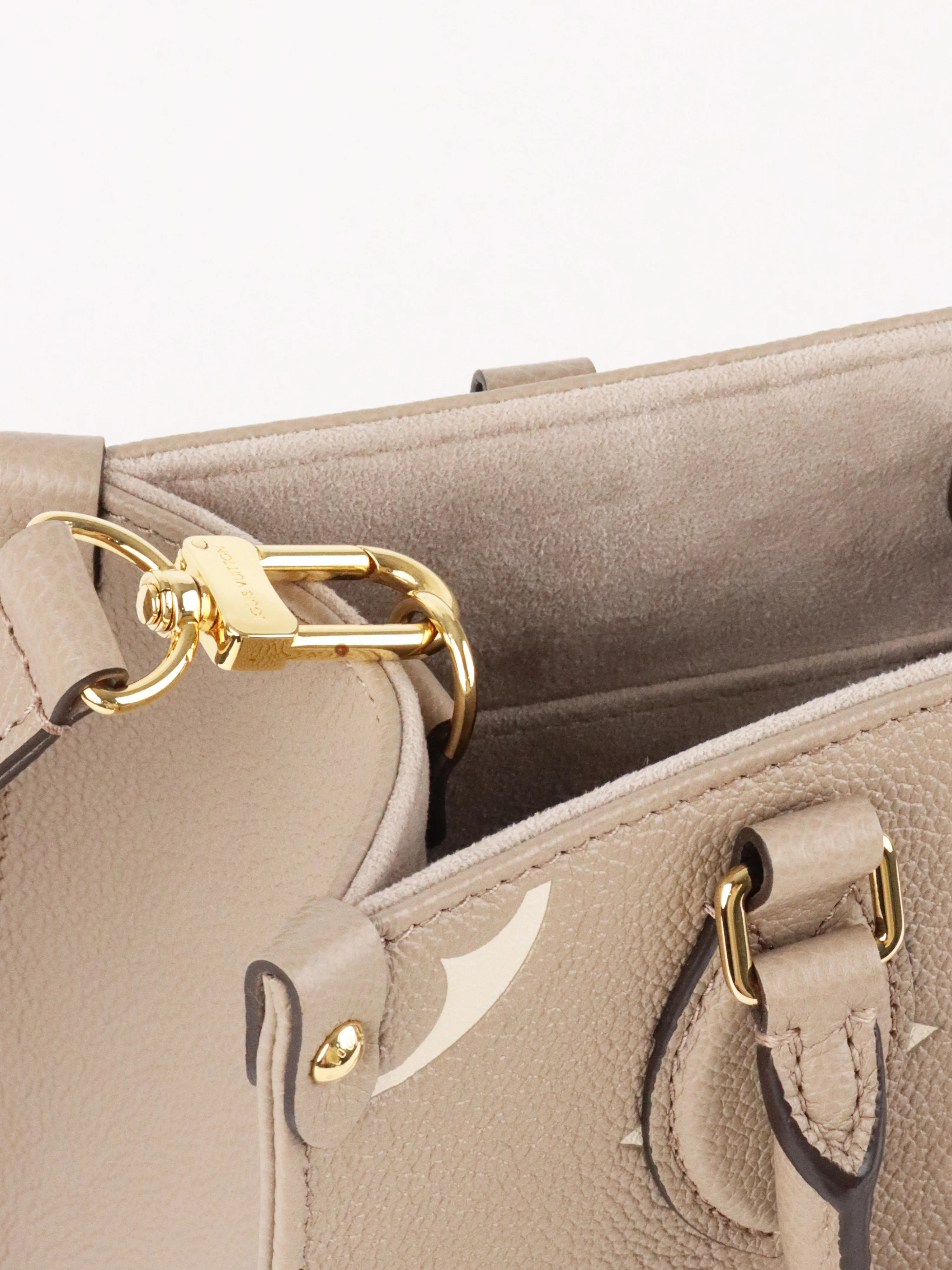 Louis Vuitton Tourterelle / Crème OnTheGo PM Bag
