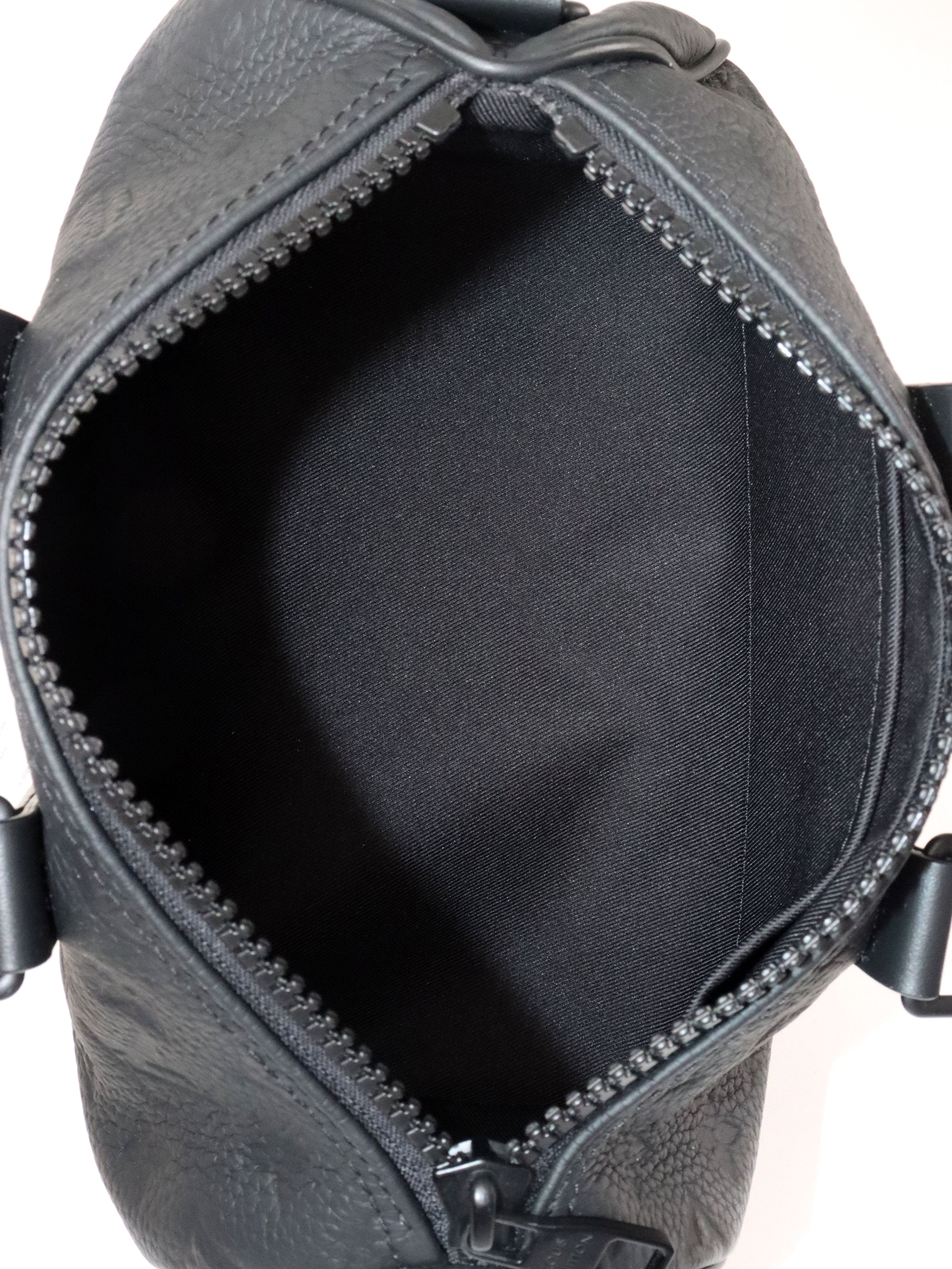 Louis Vuitton Black Keepall Bandoulière 25 Bag
