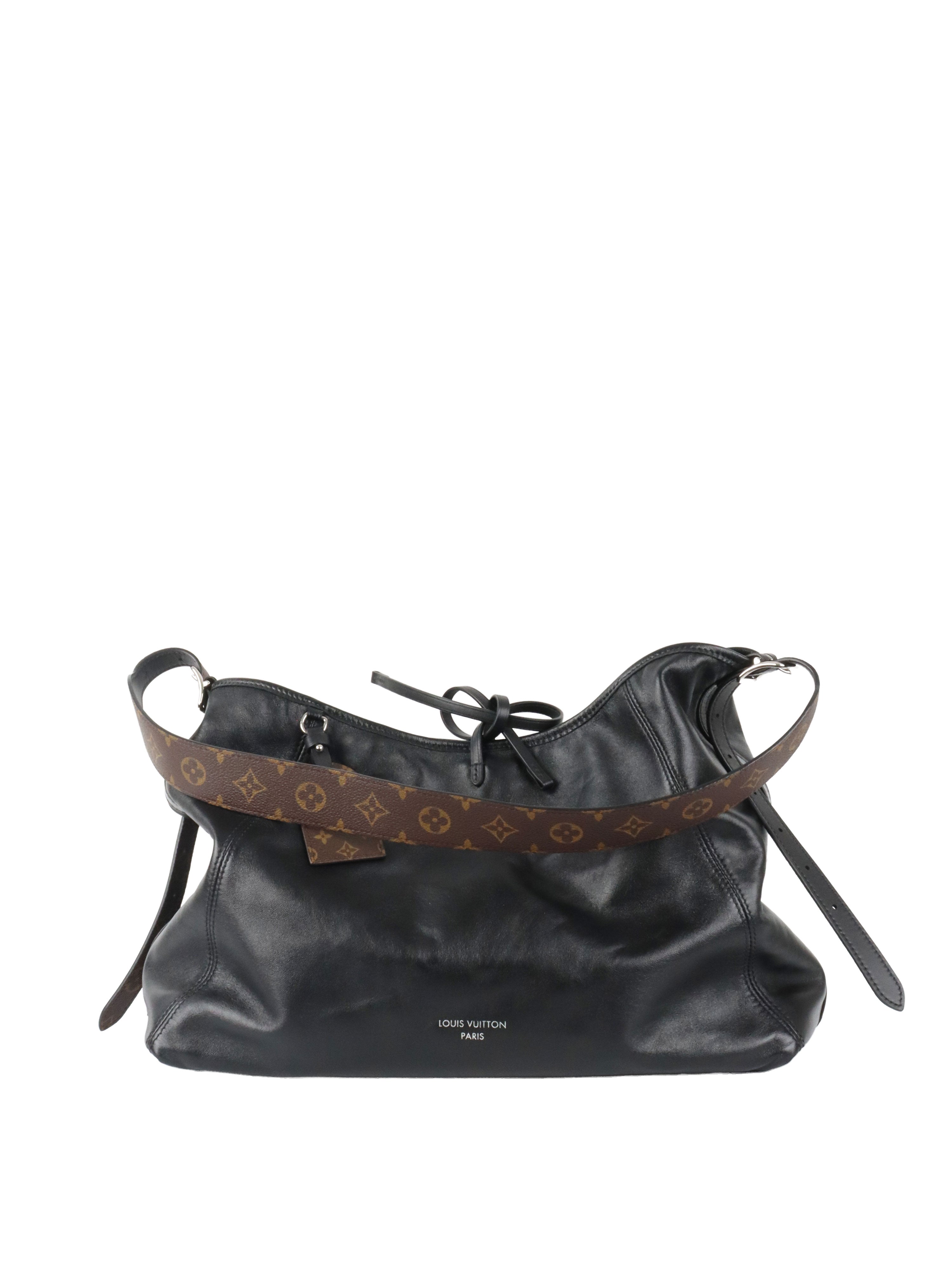 Louis  Vuitton Noir CarryAll Vibe MM.
