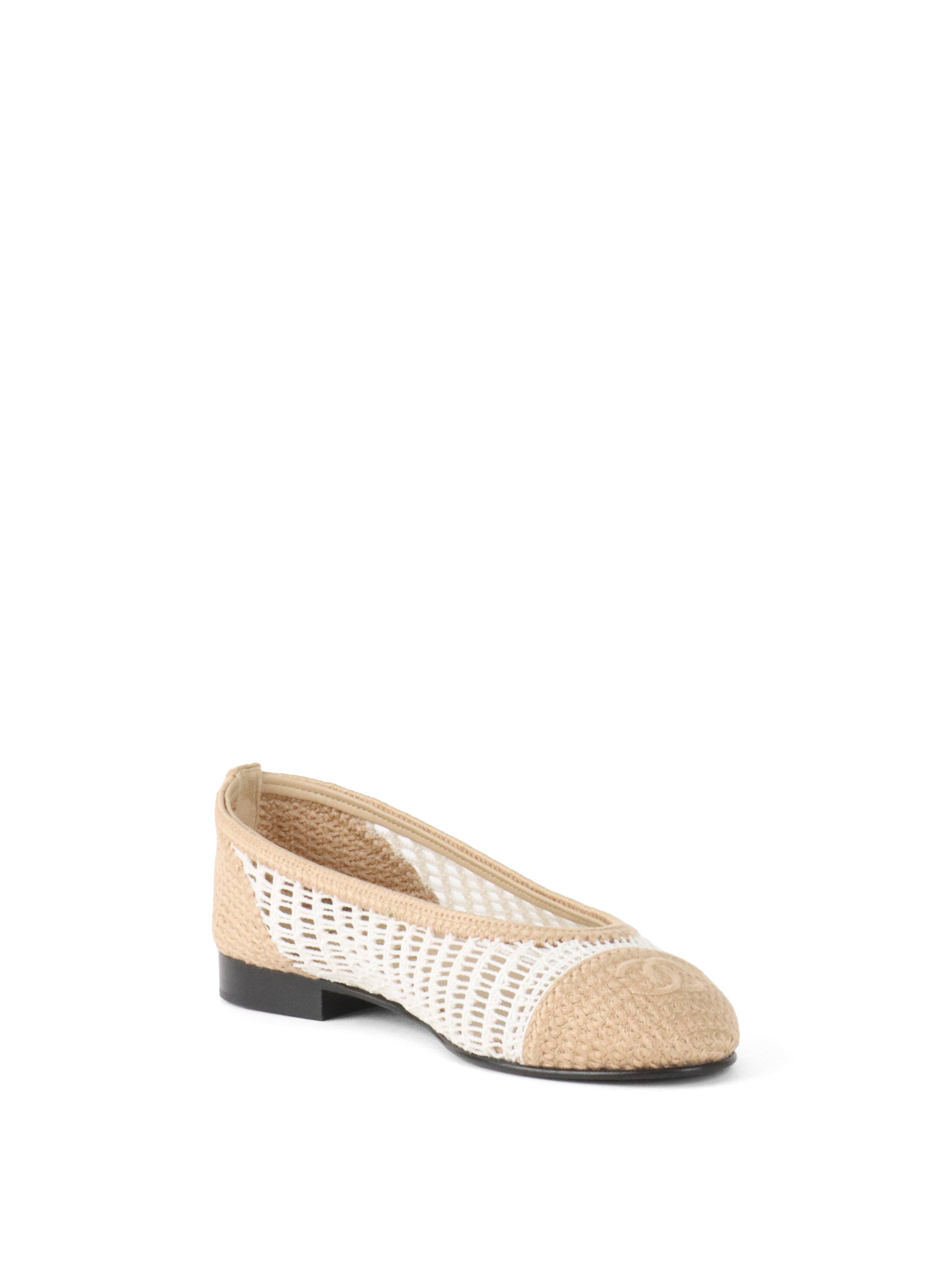 Chanel 25P Two Tone White  Beige Raffia Crochet Woven Ballerina Ballet