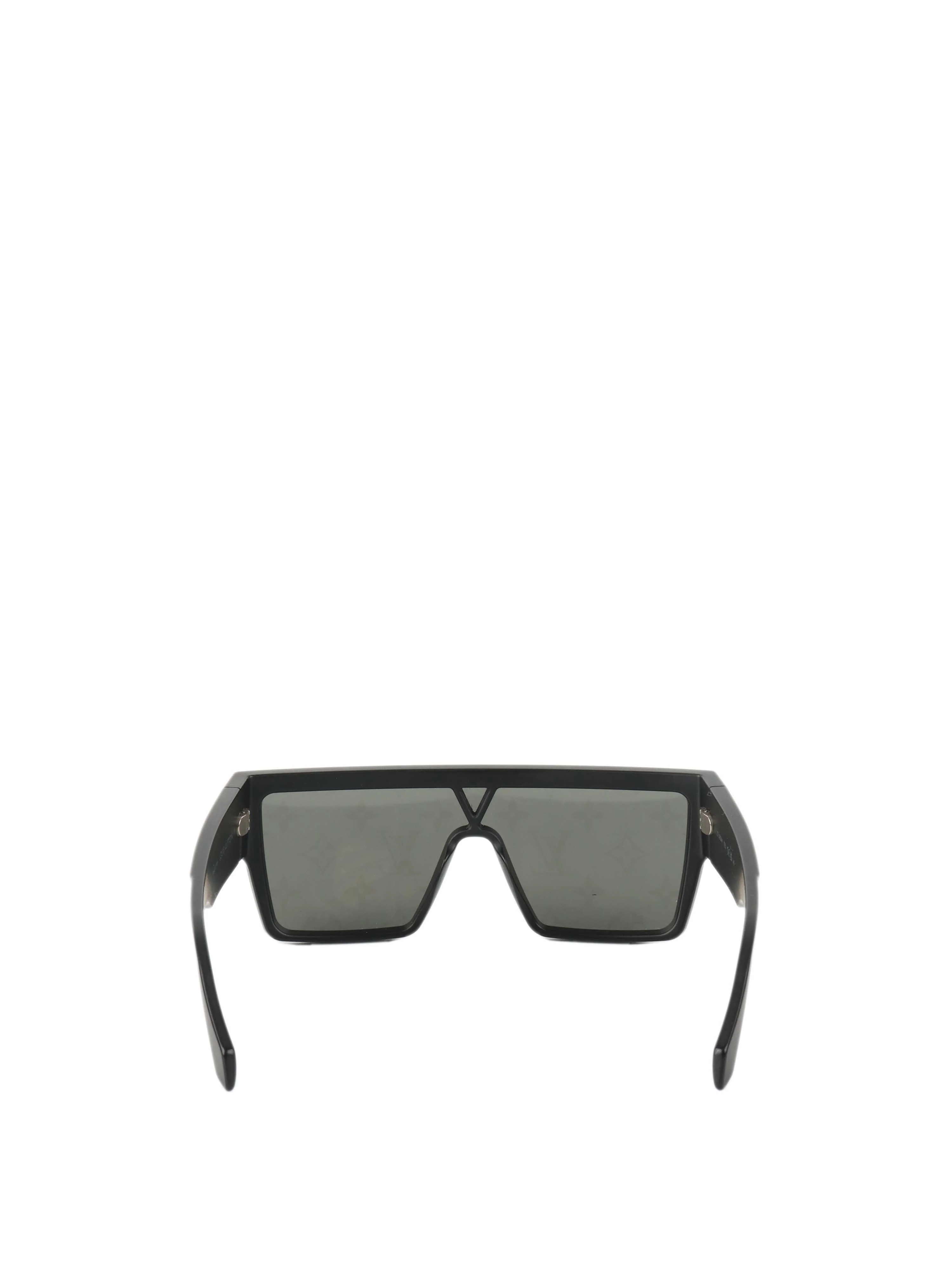 Louis Vuitton Waimea L Sunglasses.