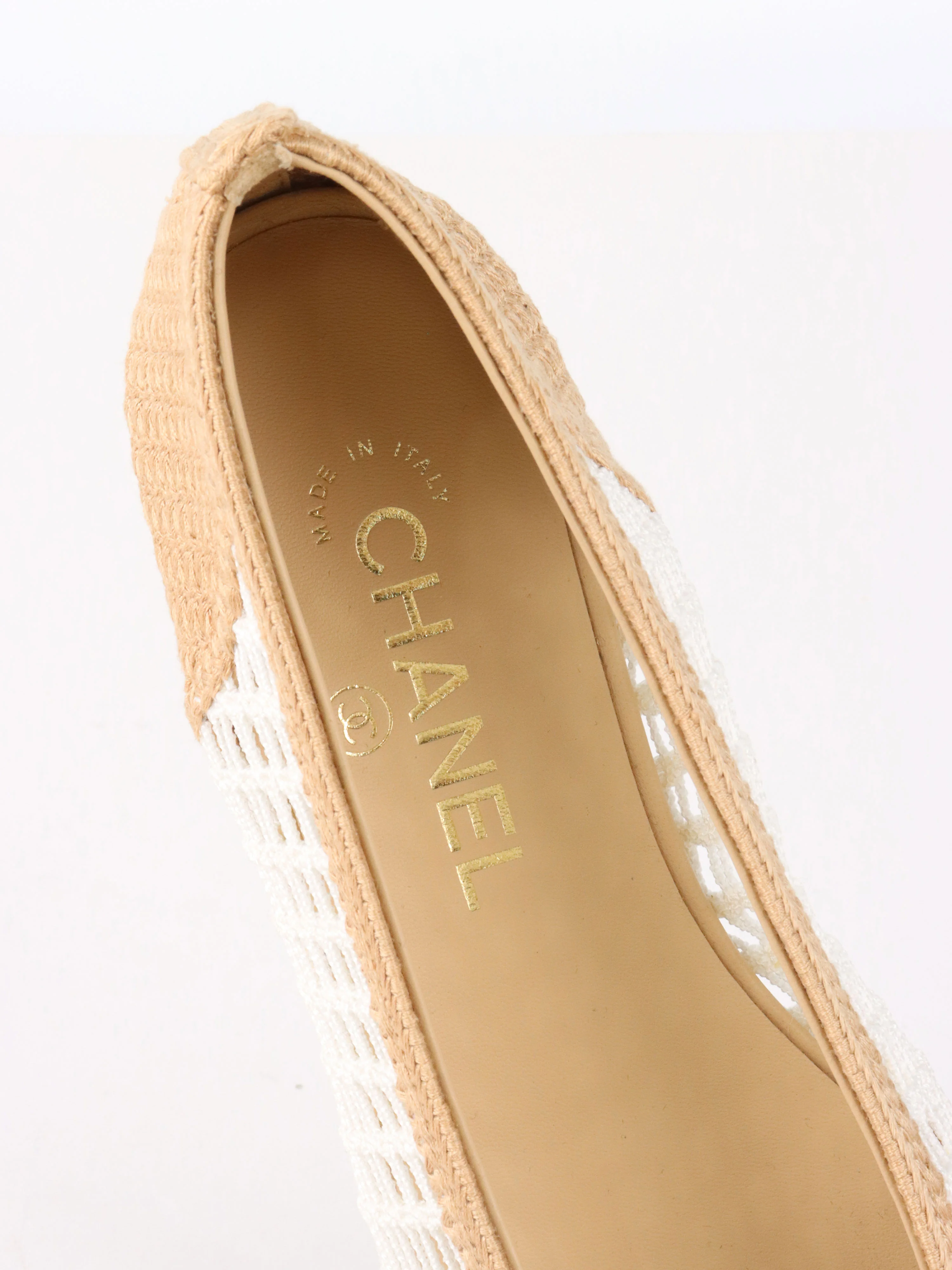 Chanel 25P Two Tone White  Beige Raffia Crochet Woven Ballerina Ballet