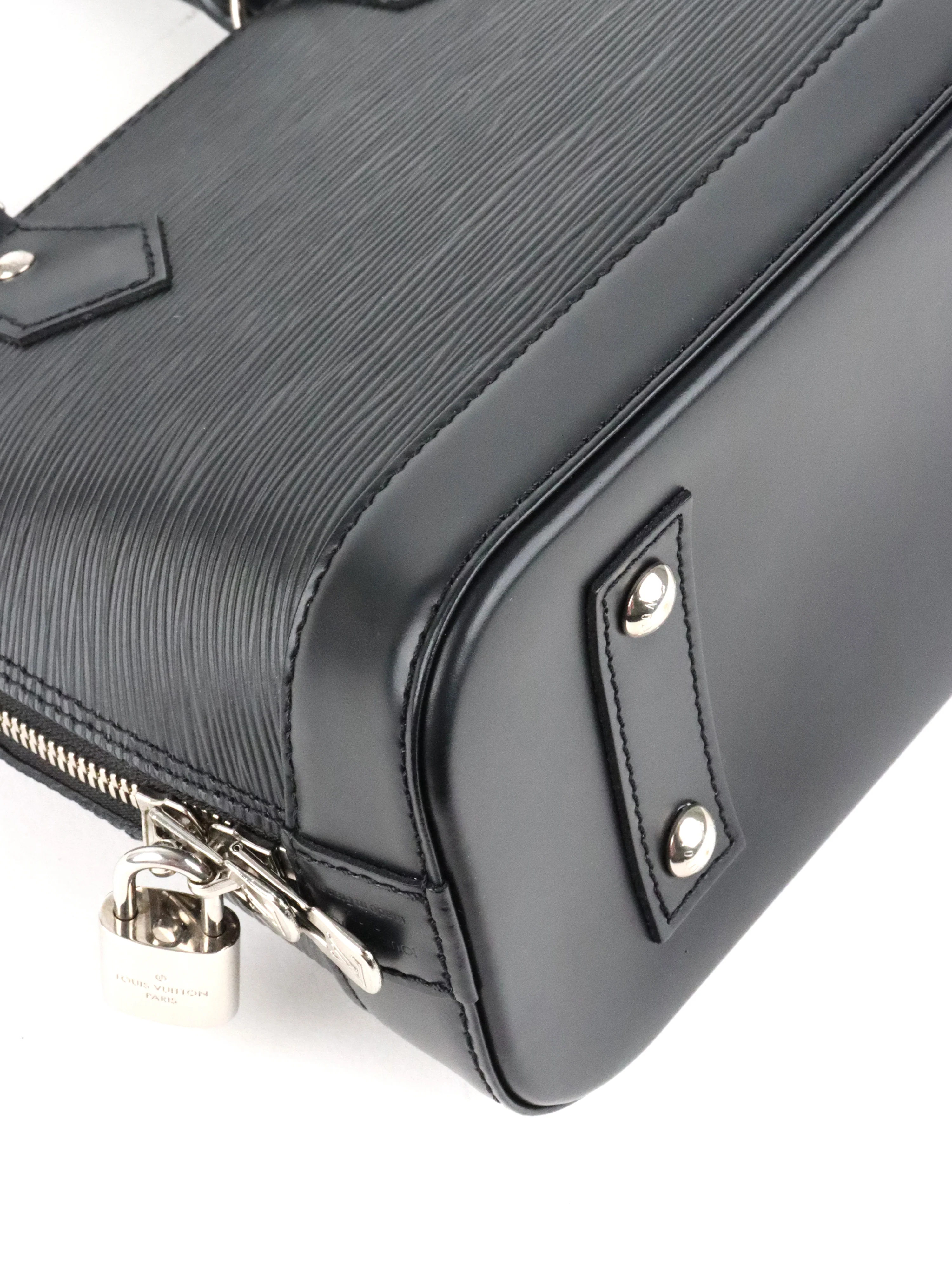 Louis Vuitton Black Epi Alma BB SHW