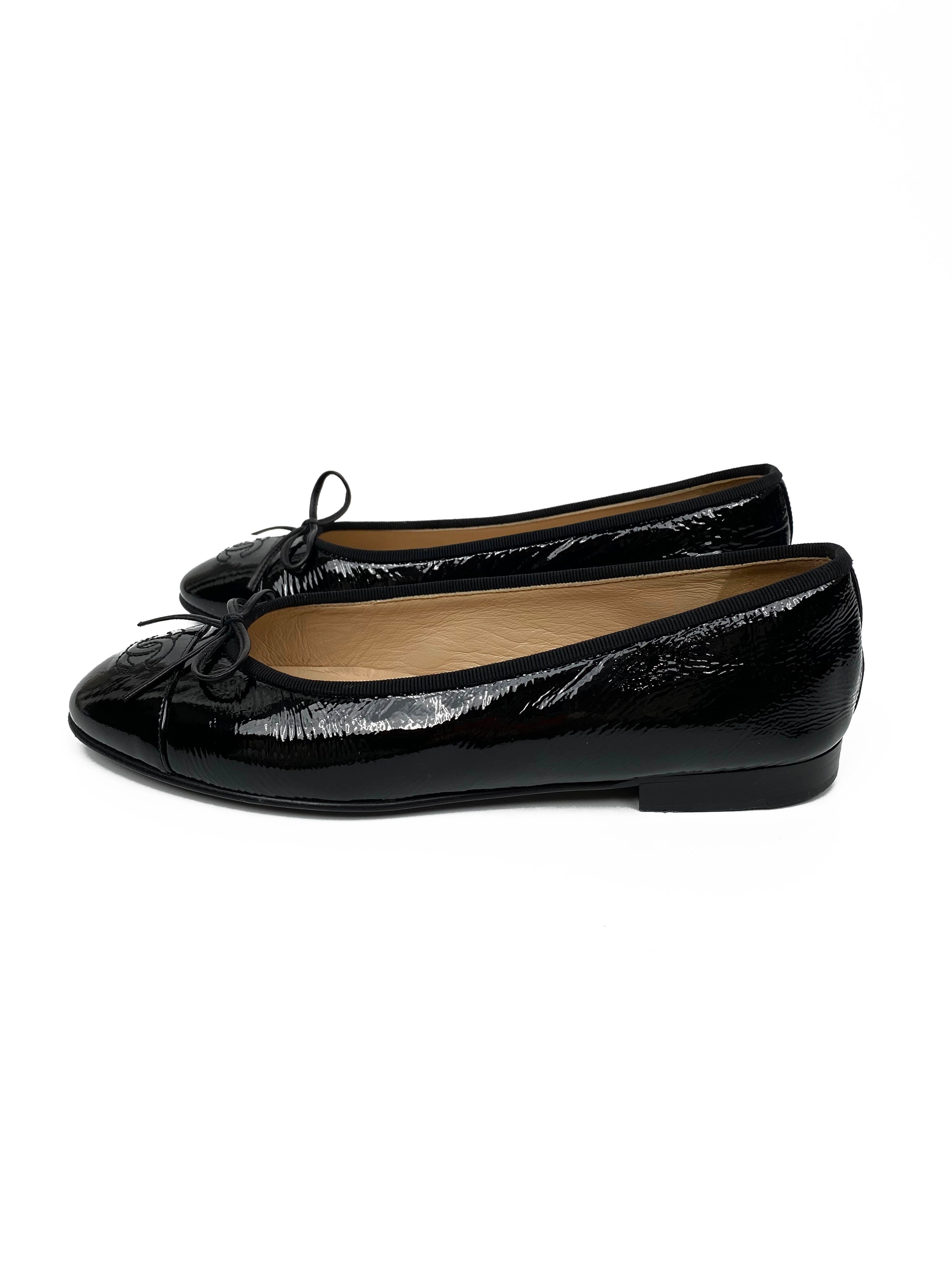 ChanelBlackCCCapToeBalletFlats39-6.jpg