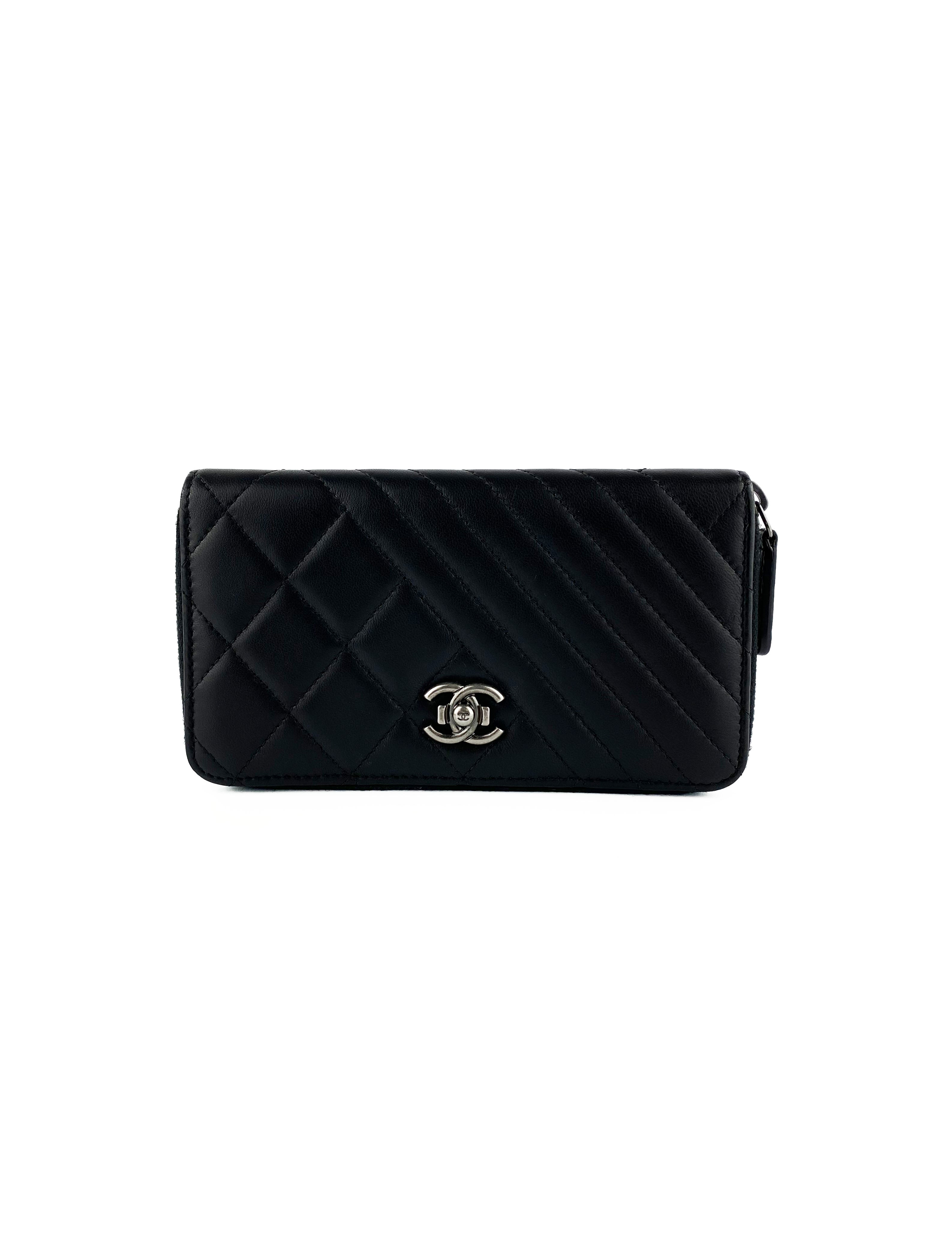 ChanelBlackZippedLambskinWallet-2.jpg