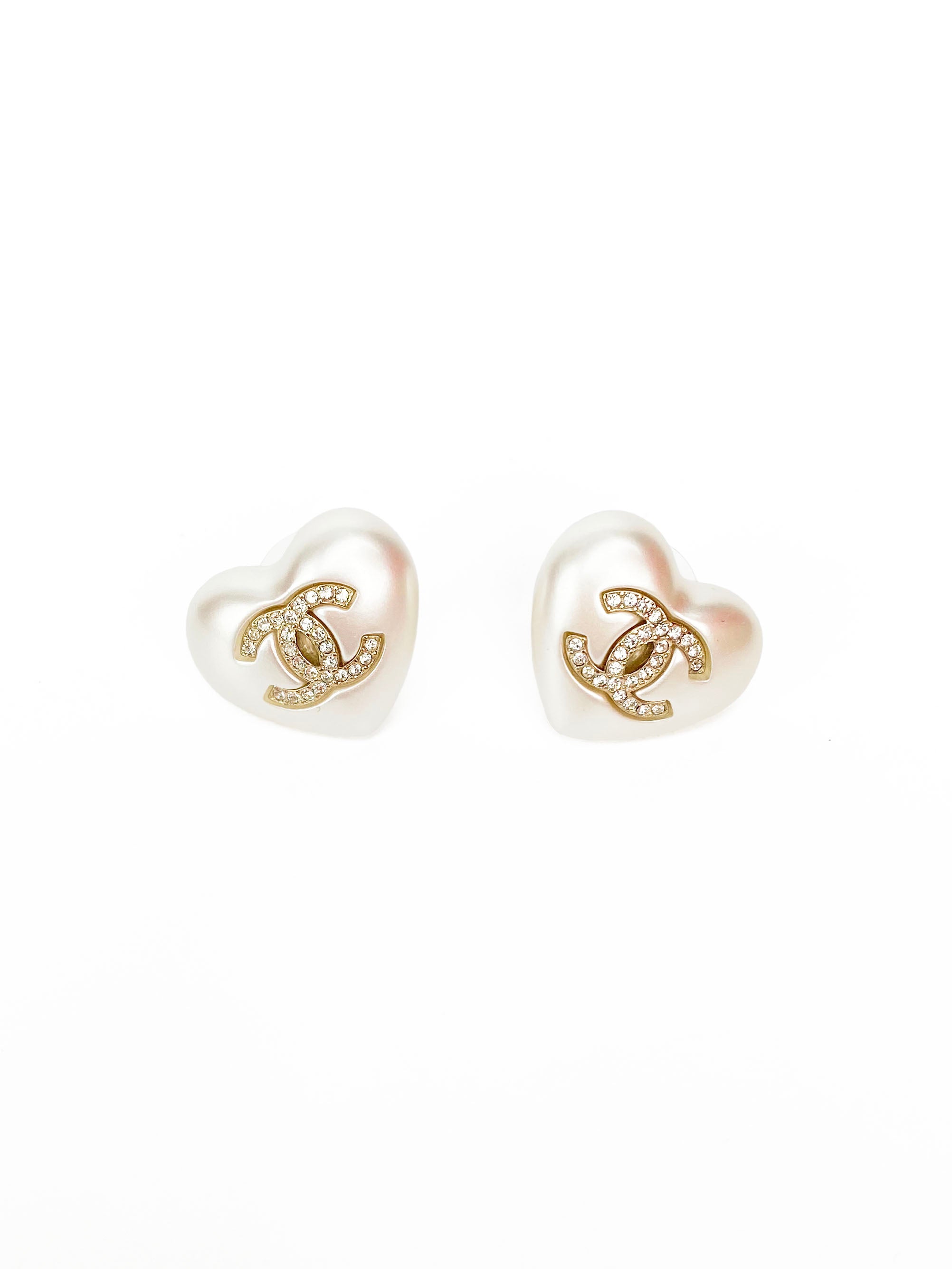 ChanelHeartFauxPearlEarrings-2.jpg