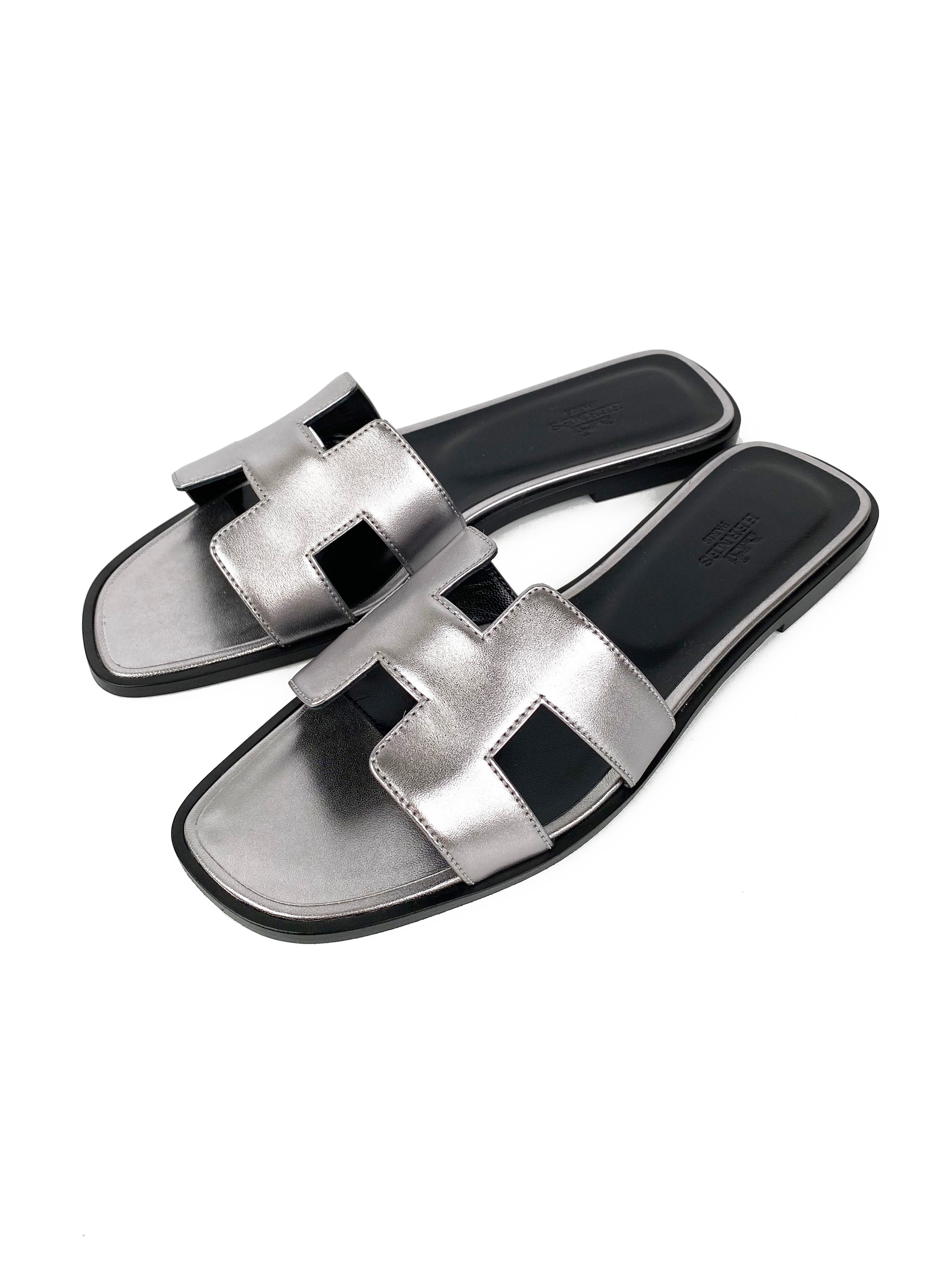 HermesMetallicSilverOranSandals39-4.jpg