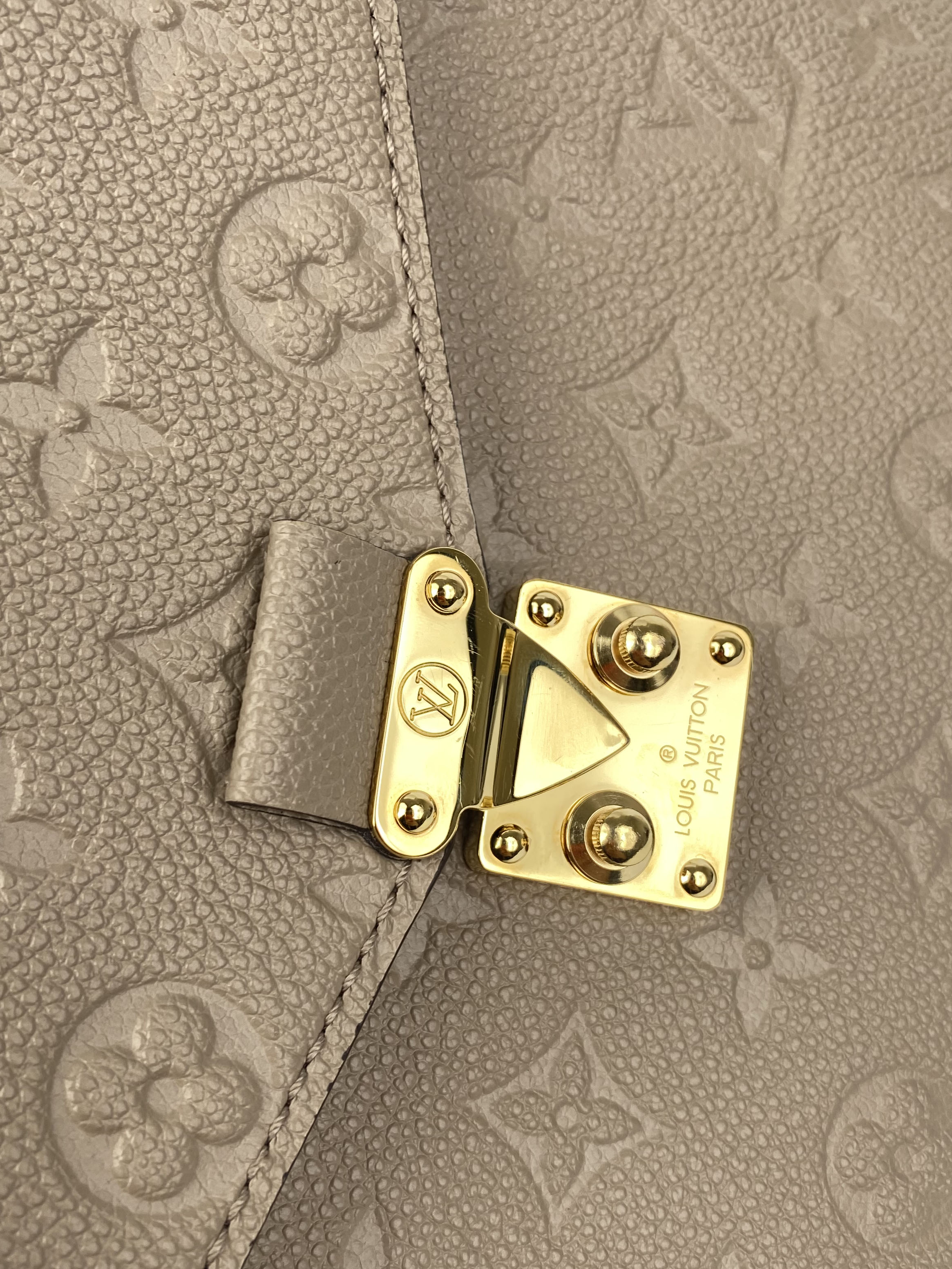 Louis Vuitton Beige Pochette Metis Bag