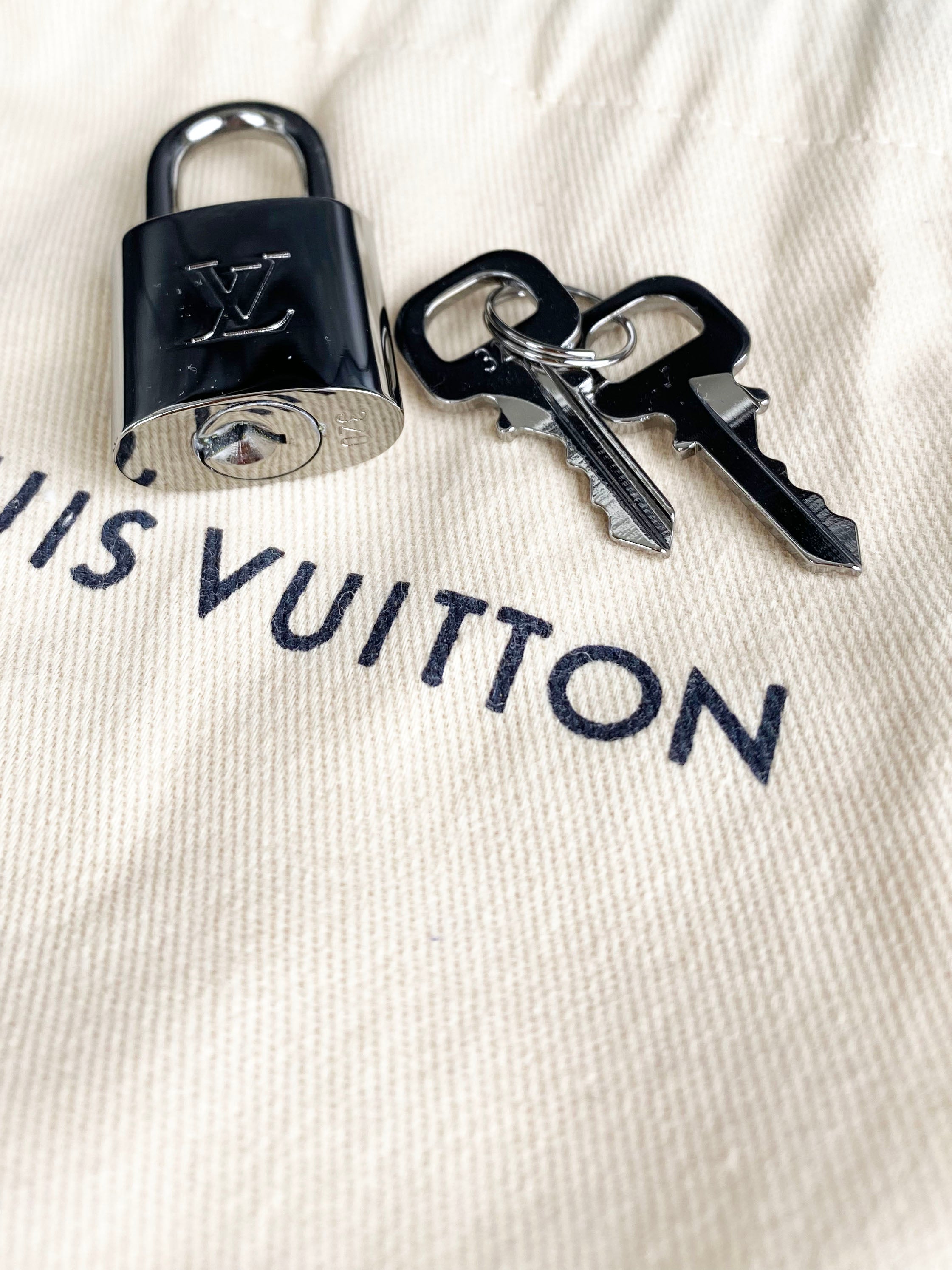 Louis Vuitton Eclipse Monogram Keepall Bandouliere 55 Bag