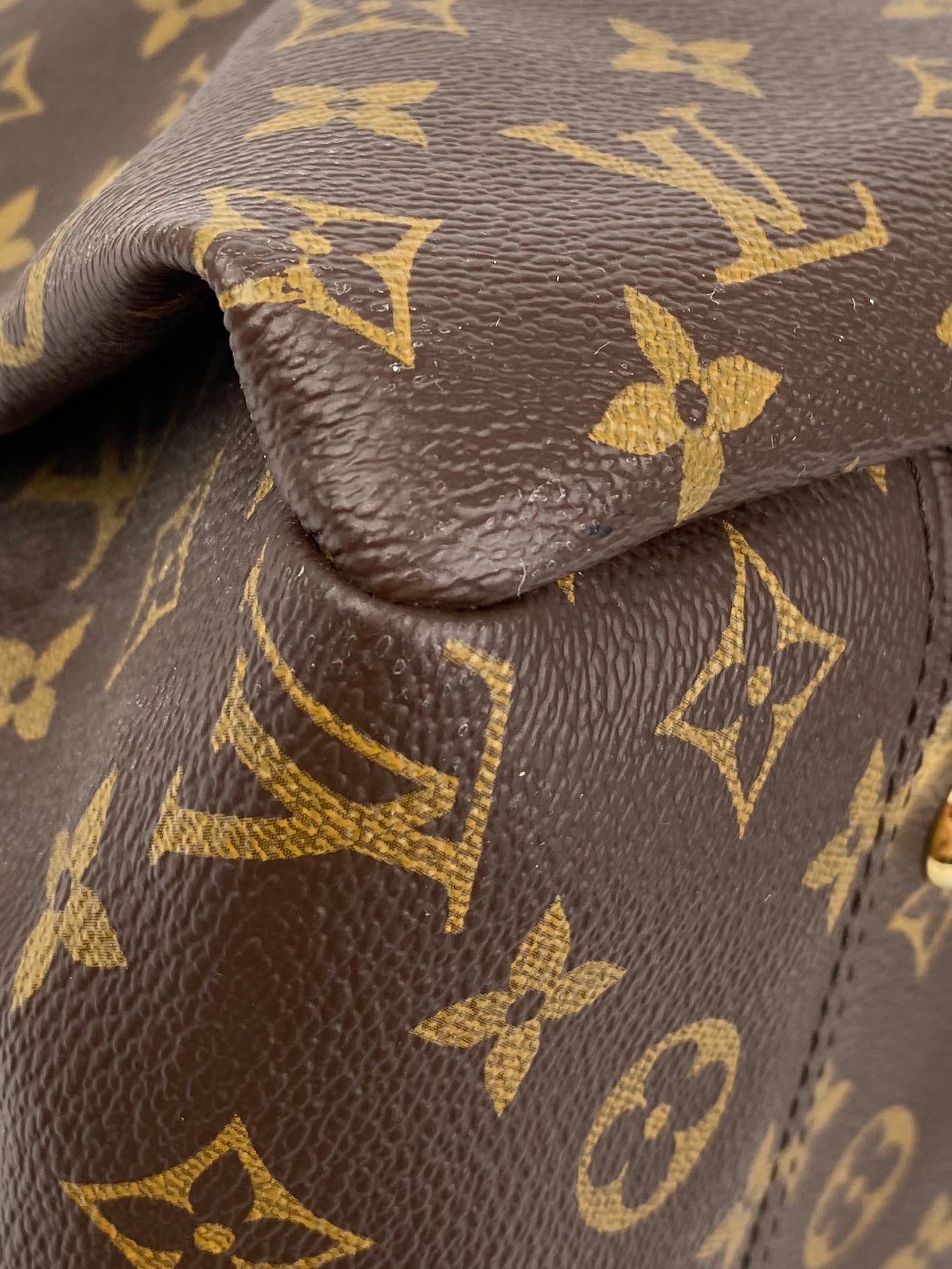 Louis Vuitton Monogram Artsy MM Bag