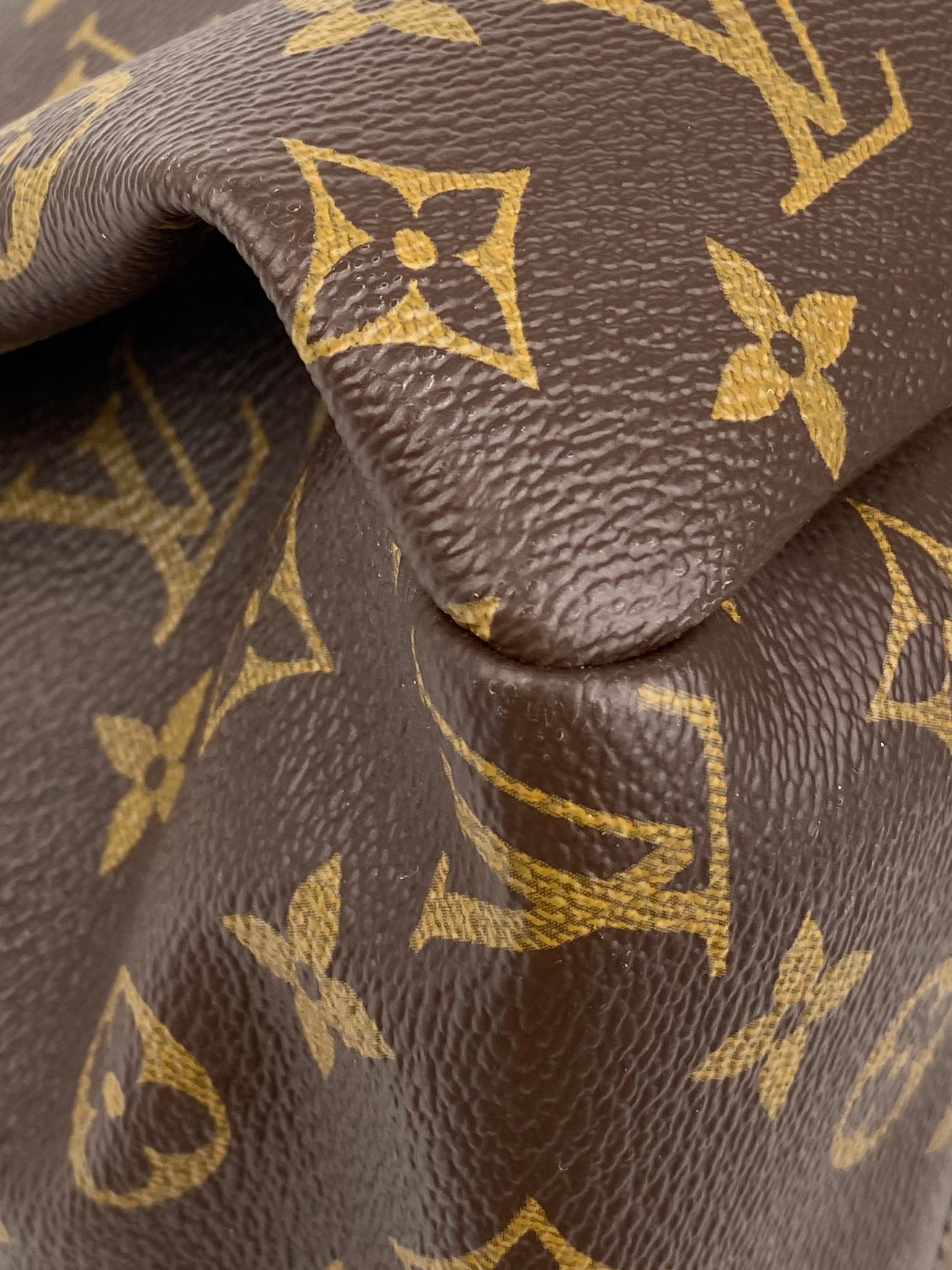 Louis Vuitton Monogram Artsy MM Bag