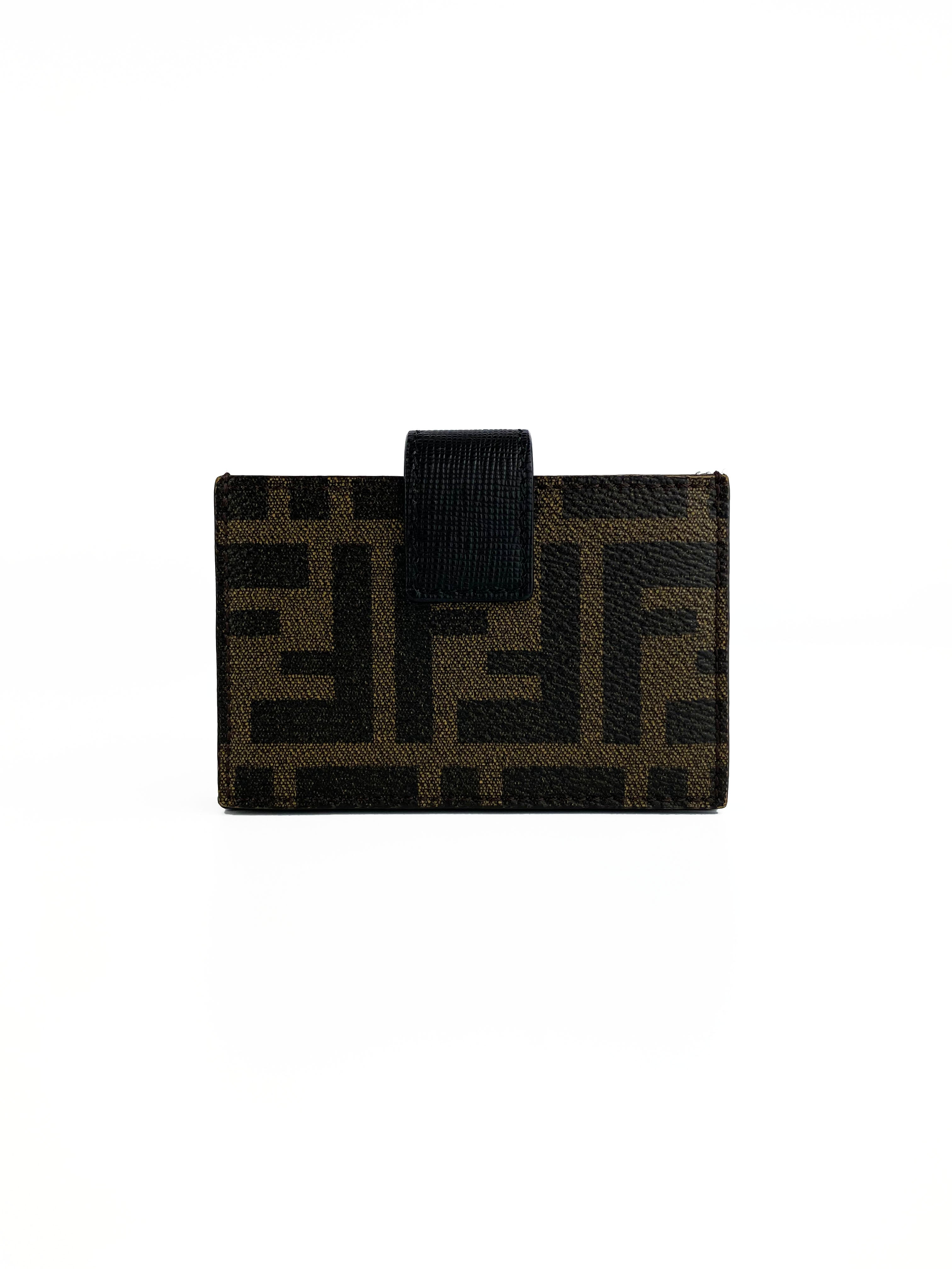 fendi-monogram-cardholder-8.jpg