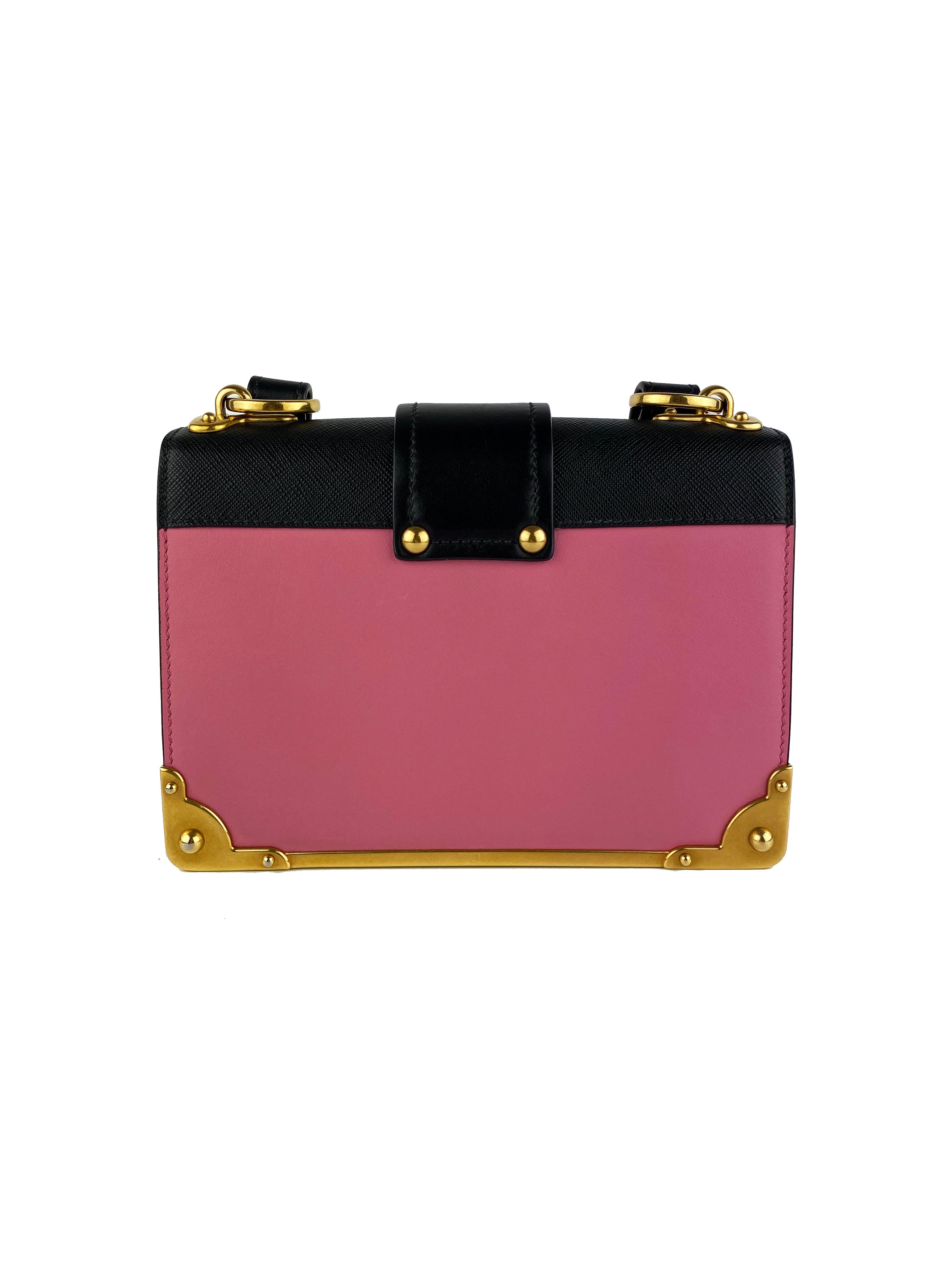 prada-pink-cahier-7.jpg